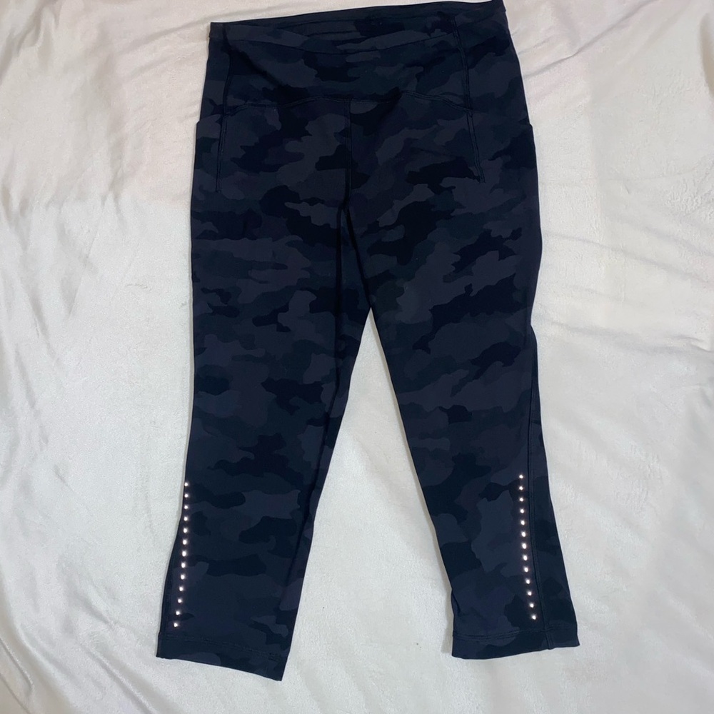 Lululemon Swift Speed HR Crop 21"L *Luxtreme Four Way Stretch Size 6
